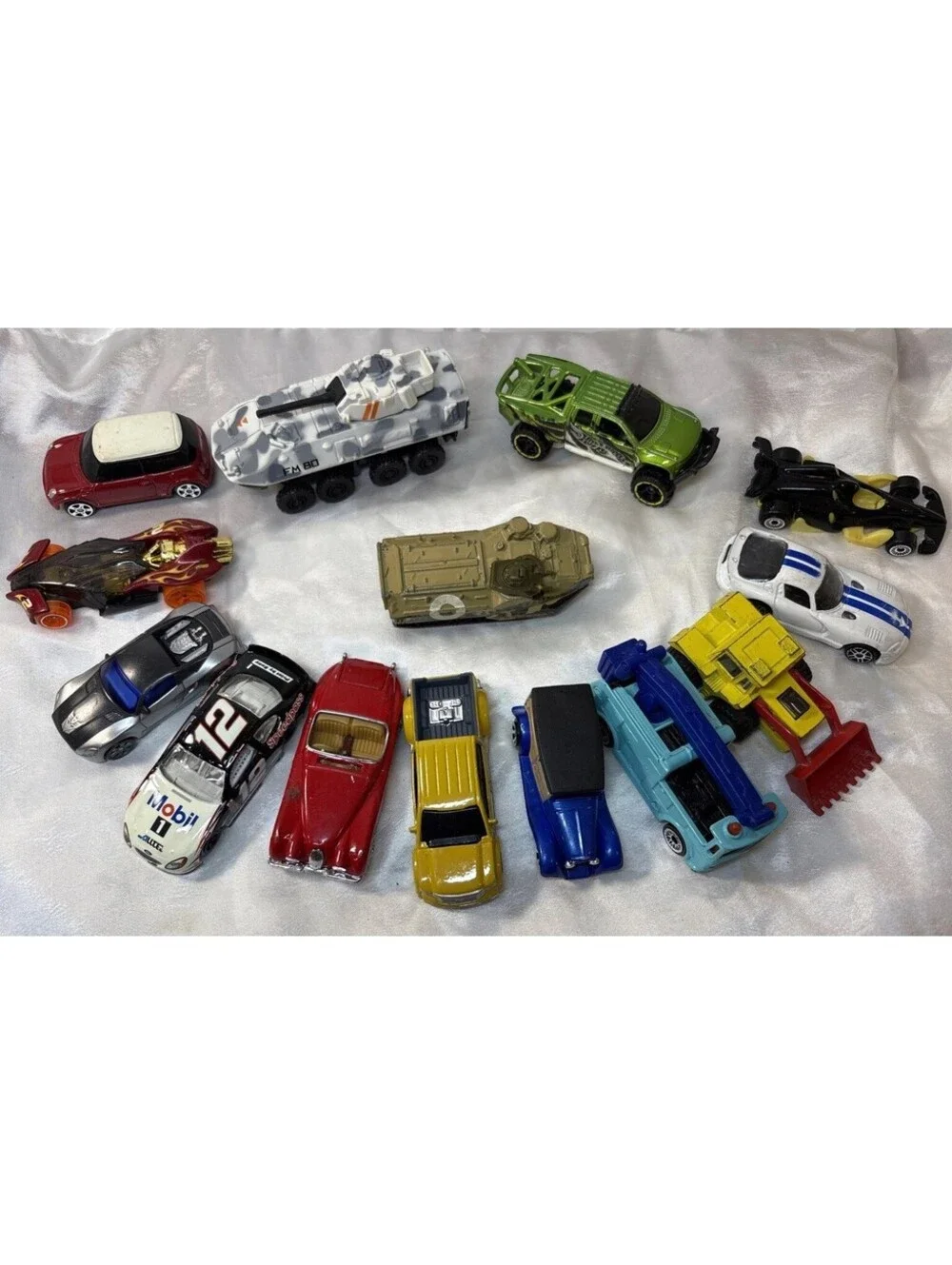 Lot Of 14 Vintage Toy Vehicles Hot Wheels , Matchboxes And Maisto Brands